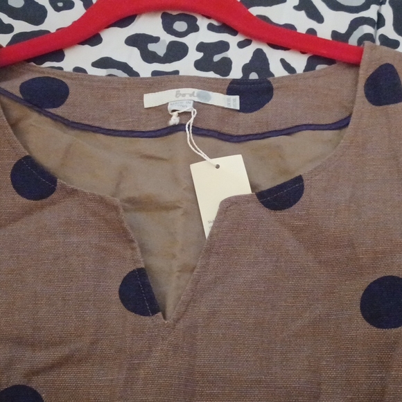 Bodin  Dress below the knees. Brown with black dots throughout the dress. - Picture 8 of 9